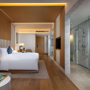 Deluxe King Room Garden View